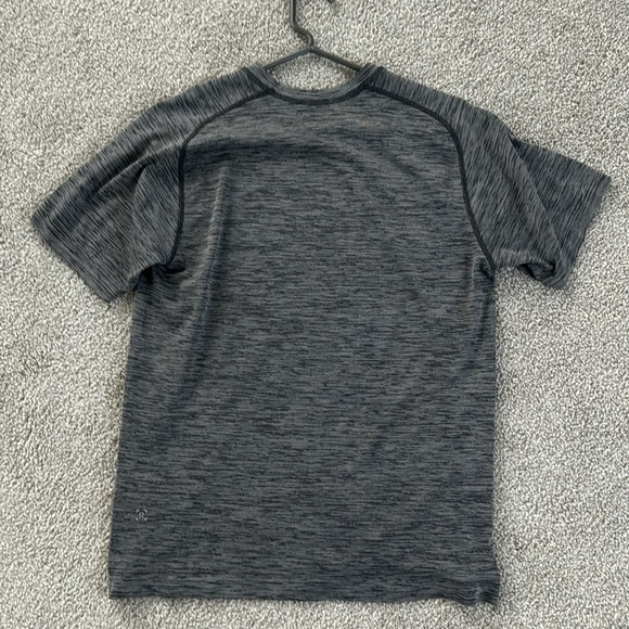Lululemon Men’s Shirt - Picture 2 of 3
